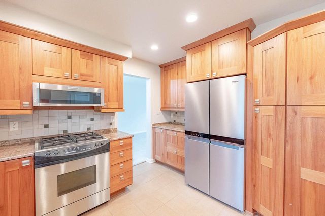 12740 Eden TRAIL, New Berlin, WI 53151