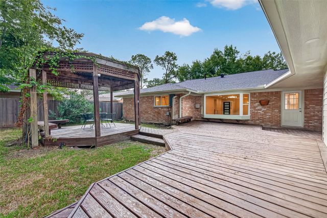 1722 Shannon Valley Drive, Houston, TX 77077