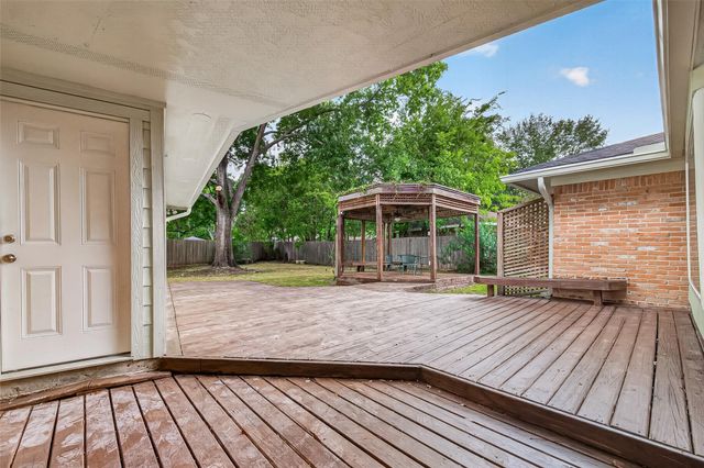 1722 Shannon Valley Drive, Houston, TX 77077