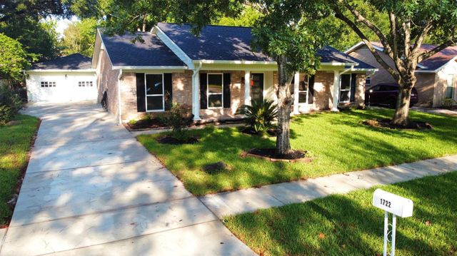 1722 Shannon Valley Drive, Houston, TX 77077
