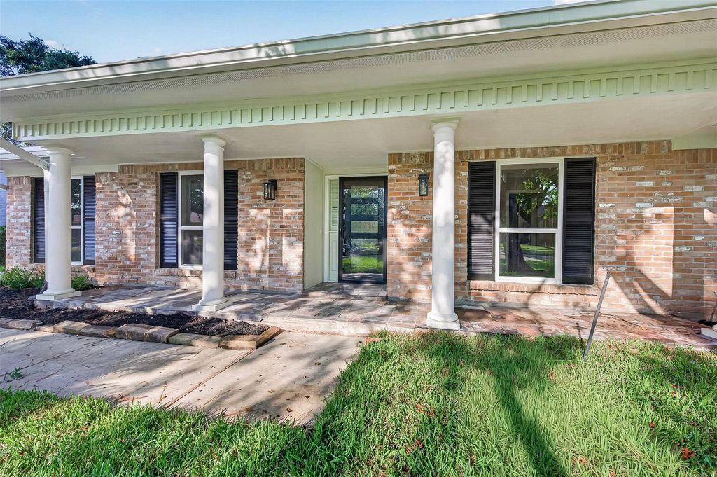 1722 Shannon Valley Drive, Houston, TX 77077