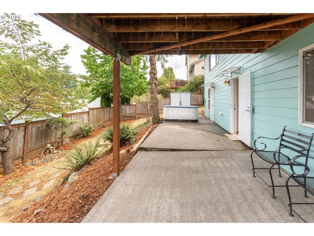 37455 EMERALD CASCADE St, Sandy, OR 97055