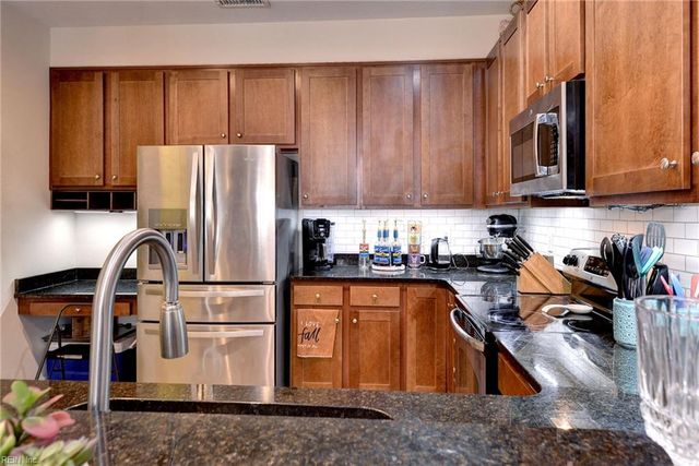 102 Lakeview CV, Smithfield, VA 23430