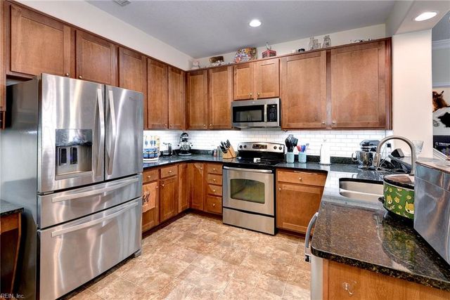 102 Lakeview CV, Smithfield, VA 23430