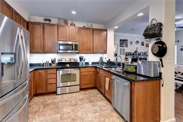 102 Lakeview CV, Smithfield, VA 23430