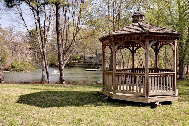 102 Lakeview CV, Smithfield, VA 23430