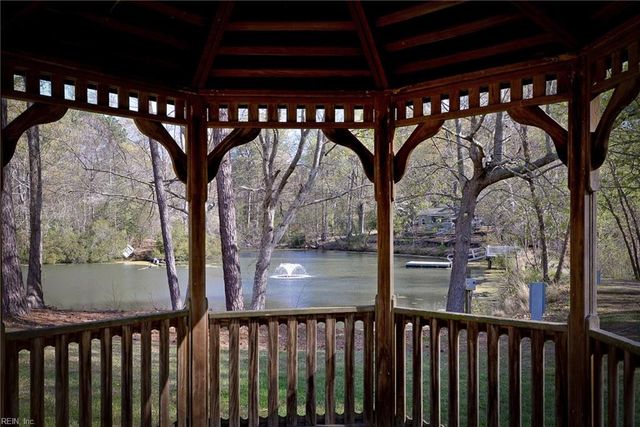 102 Lakeview CV, Smithfield, VA 23430
