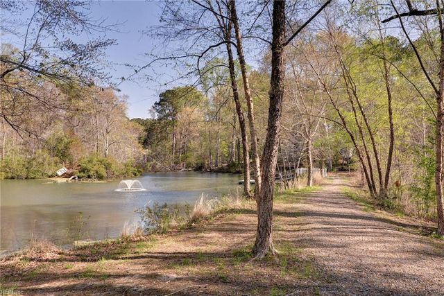 102 Lakeview CV, Smithfield, VA 23430