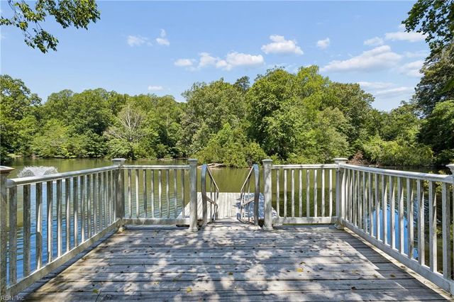 102 Lakeview CV, Smithfield, VA 23430