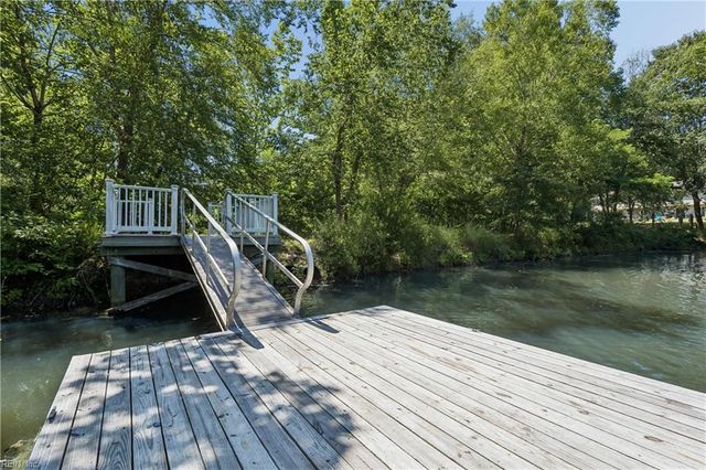 102 Lakeview CV, Smithfield, VA 23430