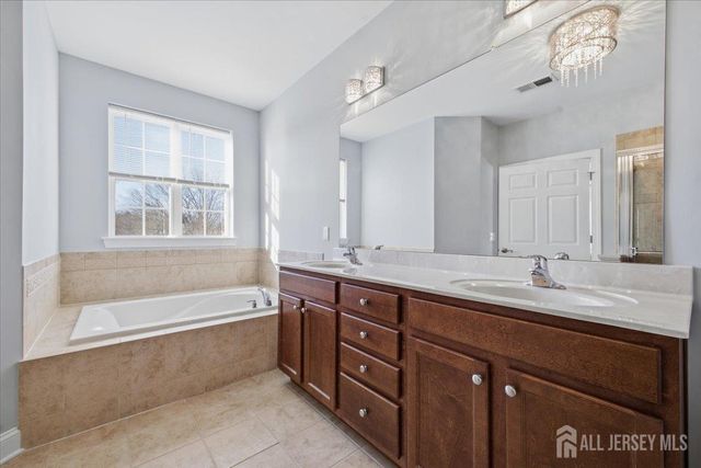 5301 Enclave Circle, Franklin, NJ 08873