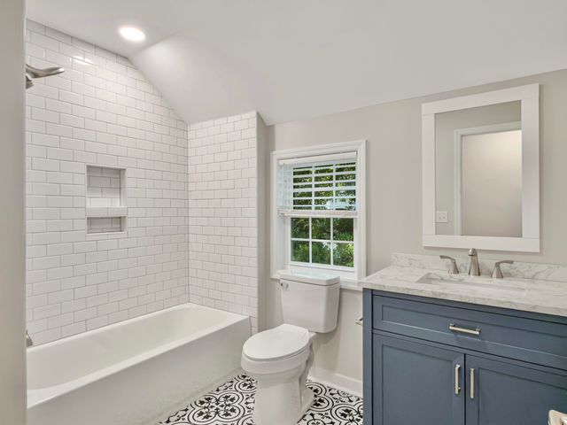 1247 Center Lake Drive, Mount Pleasant, SC 29464