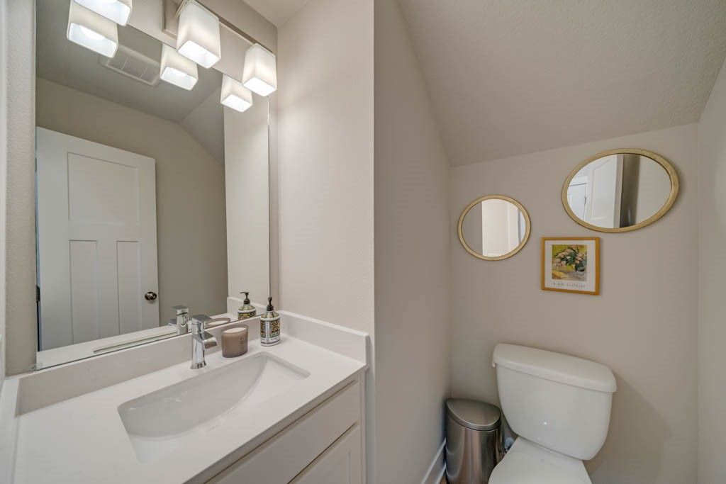 6908 Poppy Court, Johnston, IA 50131