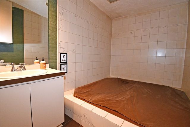 4944 Plymouth Rd, Whitehall, PA 15227