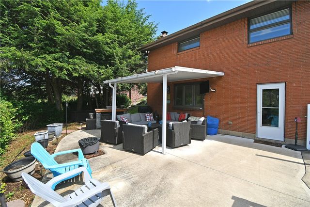 4944 Plymouth Rd, Whitehall, PA 15227