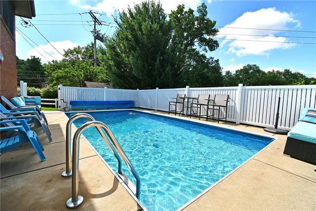 4944 Plymouth Rd, Whitehall, PA 15227