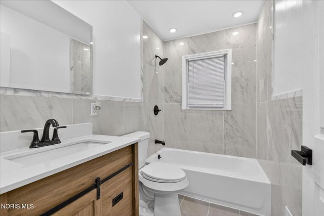 803 Mayfair Boulevard, Toledo, OH 43612