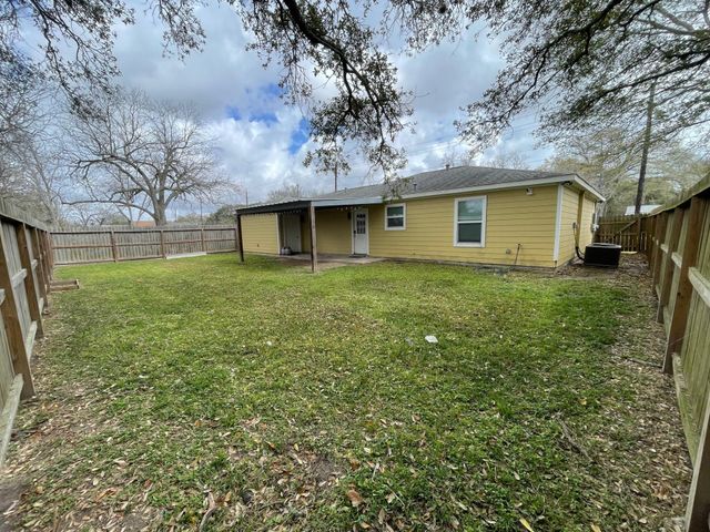 1708 Sycamore Street, Bay City, TX 77414