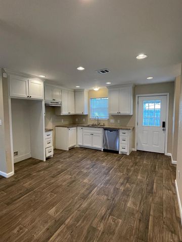 1708 Sycamore Street, Bay City, TX 77414