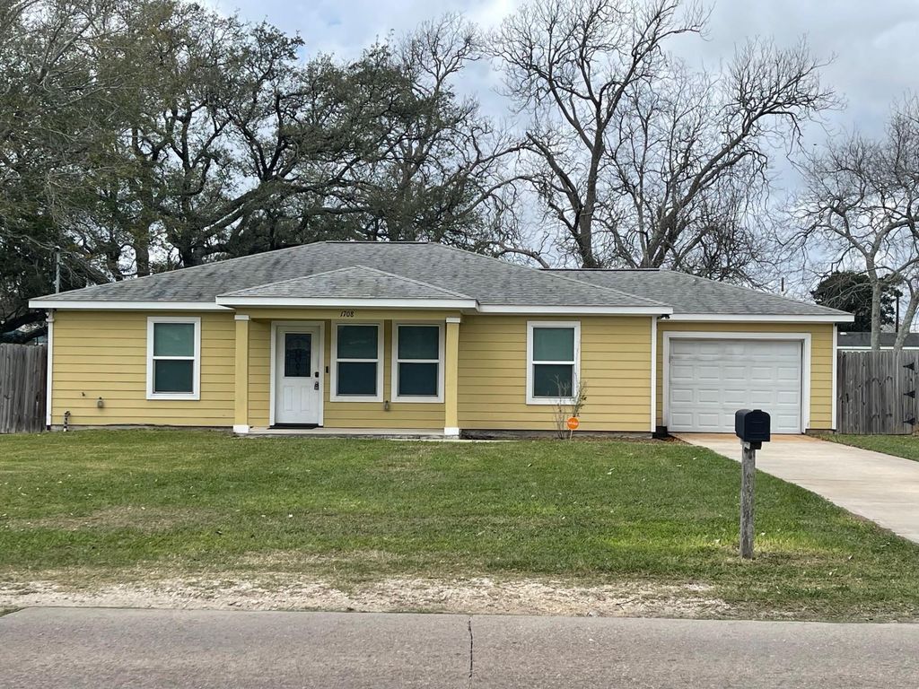 1708 Sycamore Street, Bay City, TX 77414