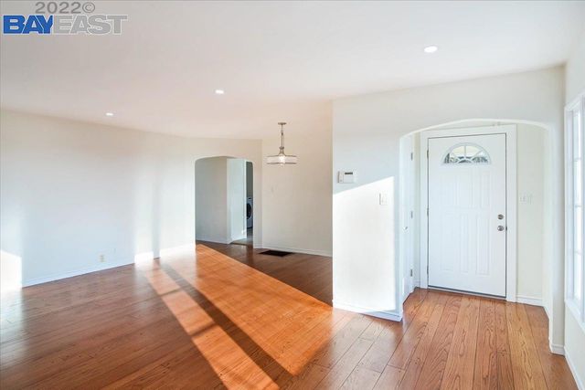 10600 Sheldon St., Oakland, CA 94605