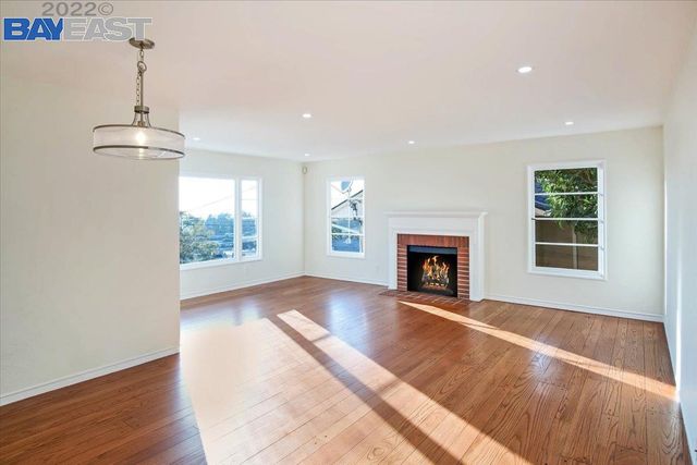 10600 Sheldon St., Oakland, CA 94605