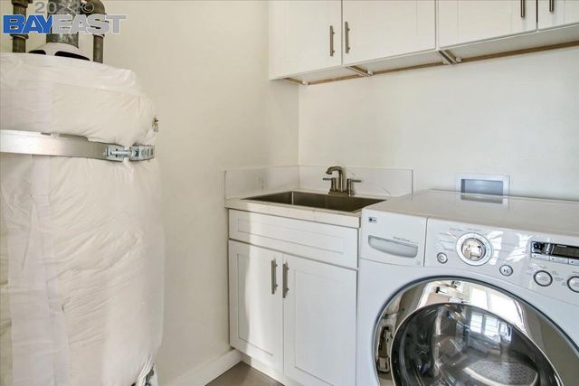 10600 Sheldon St., Oakland, CA 94605