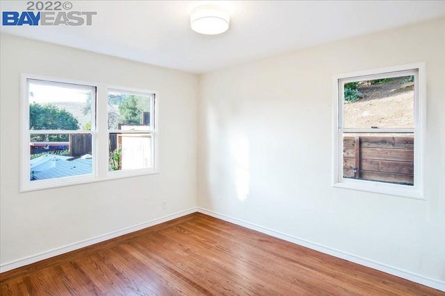 10600 Sheldon St., Oakland, CA 94605