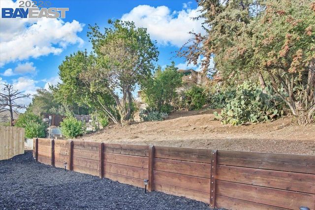 10600 Sheldon St., Oakland, CA 94605