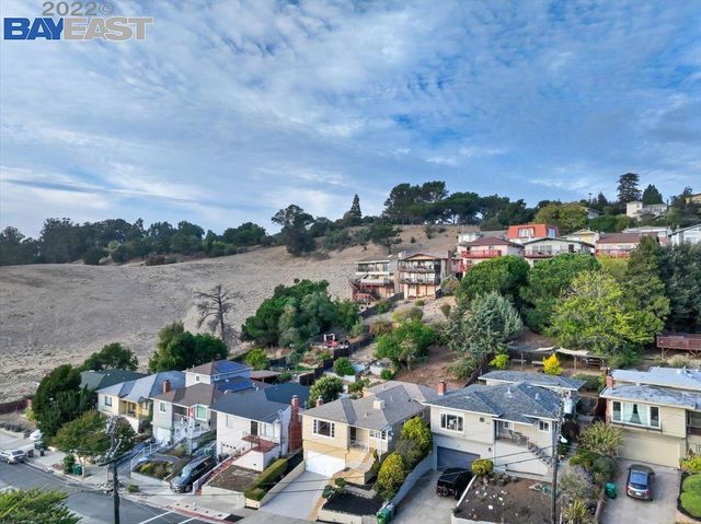 10600 Sheldon St., Oakland, CA 94605