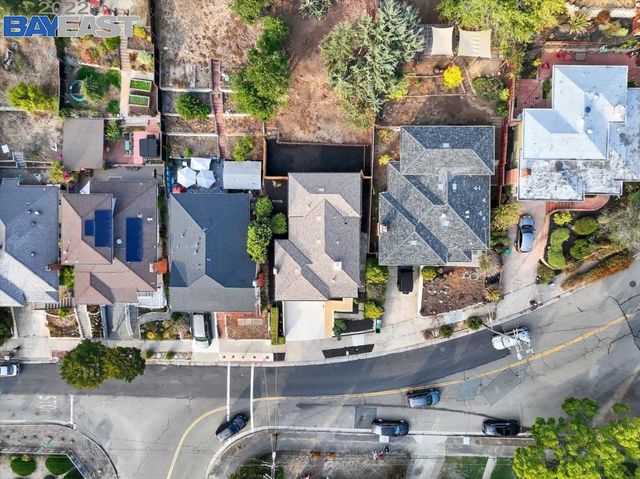10600 Sheldon St., Oakland, CA 94605