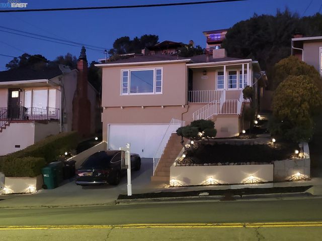 10600 Sheldon St., Oakland, CA 94605