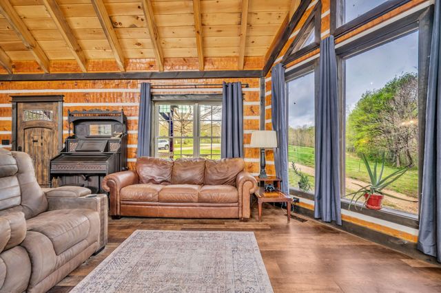 295 Tow Dr, Waverly, TN 37185