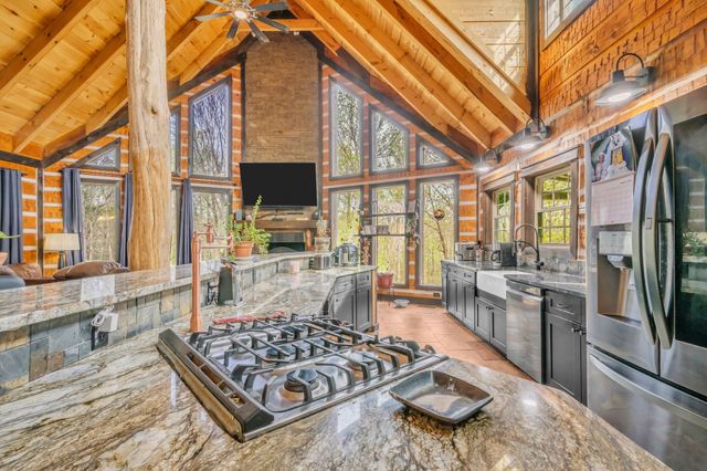 295 Tow Dr, Waverly, TN 37185