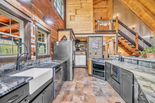 295 Tow Dr, Waverly, TN 37185