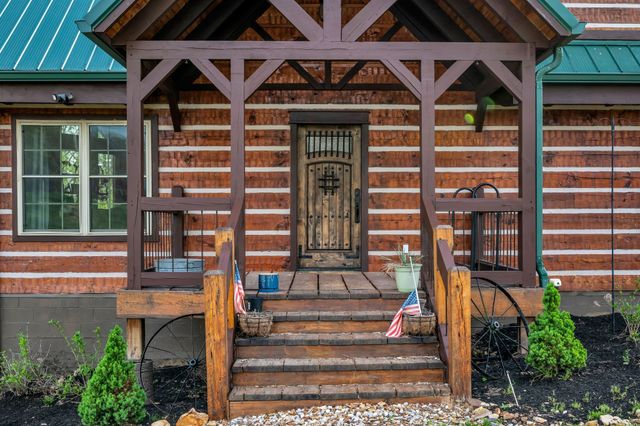 295 Tow Dr, Waverly, TN 37185