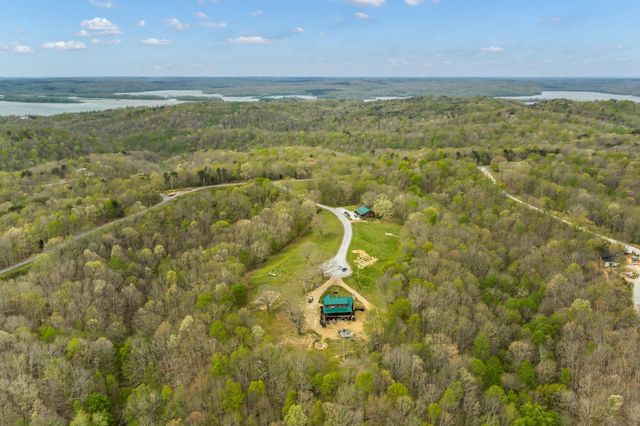 295 Tow Dr, Waverly, TN 37185