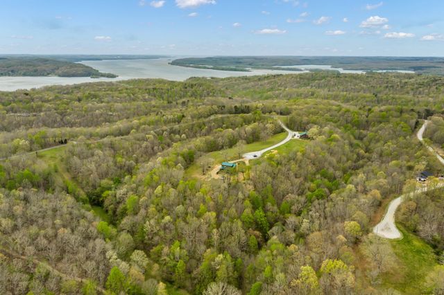 295 Tow Dr, Waverly, TN 37185