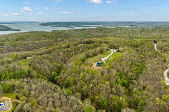 295 Tow Dr, Waverly, TN 37185