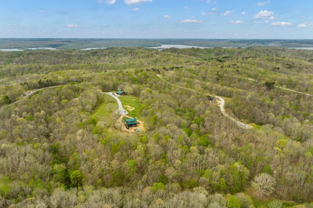 295 Tow Dr, Waverly, TN 37185