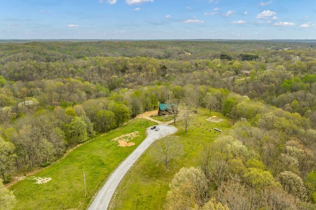 295 Tow Dr, Waverly, TN 37185