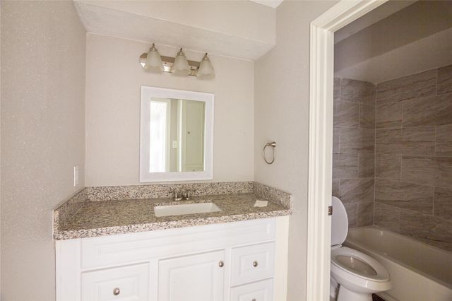 102 Sue Lane, Highlands, TX 77562