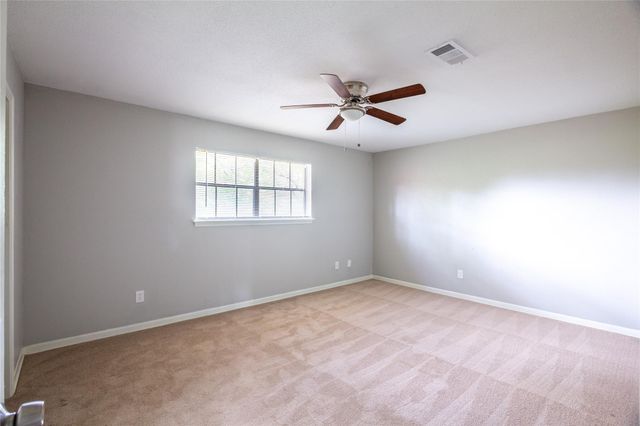102 Sue Lane, Highlands, TX 77562