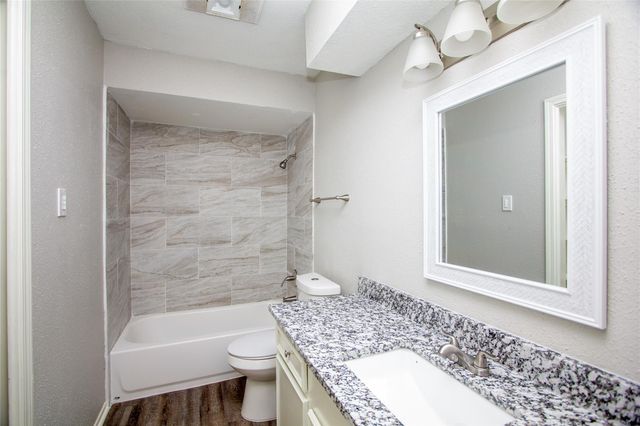 102 Sue Lane, Highlands, TX 77562