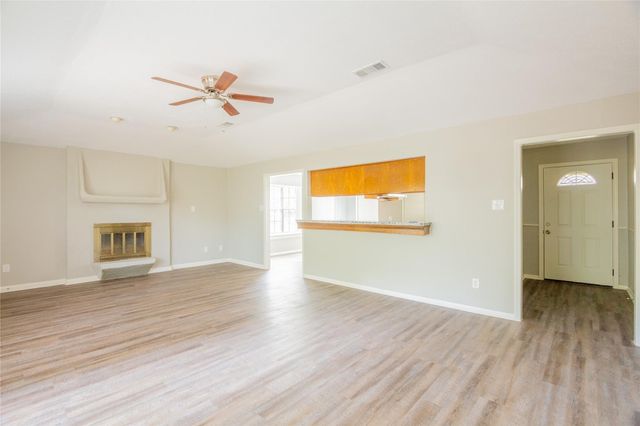 102 Sue Lane, Highlands, TX 77562