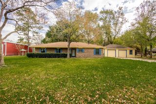 102 Sue Lane, Highlands, TX 77562