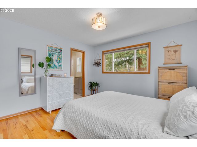 6815 Sw 14TH Ave, Portland, OR 97219