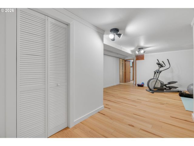 6815 Sw 14TH Ave, Portland, OR 97219