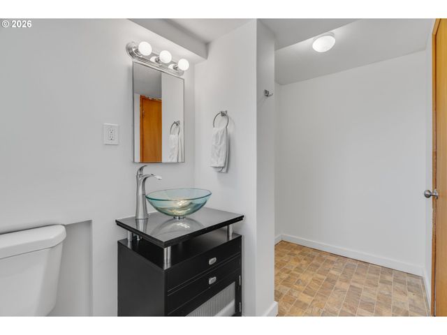 6815 Sw 14TH Ave, Portland, OR 97219