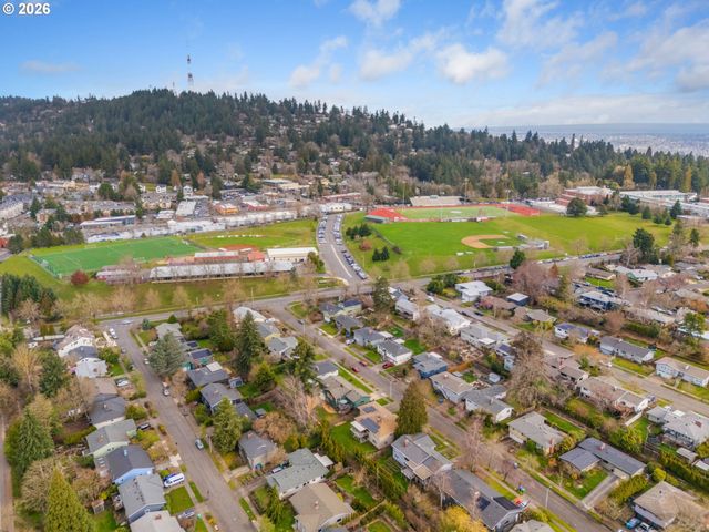 6815 Sw 14TH Ave, Portland, OR 97219